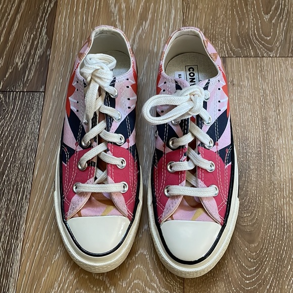New!! Converse Chuck Taylor 70 vintage floral sneakers. Size 6. - Picture 2 of 6